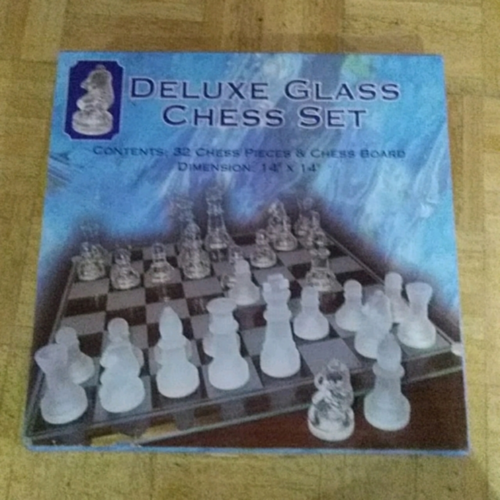 Deluxe glass chess set